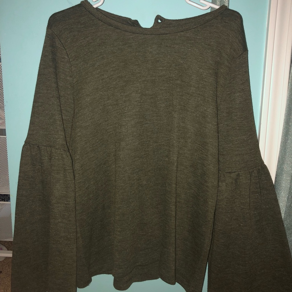 LUCKY BRAND SIZE MEDIUM SHIRT WITH FLARE SLEEVES